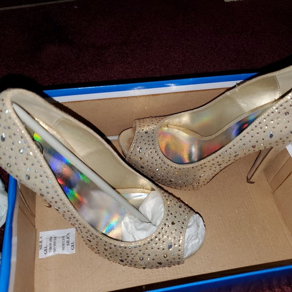 Heels - Picture 3 of 5